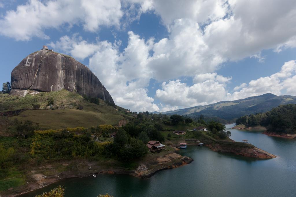 Casa Galeria Guatape Villa Esterno foto